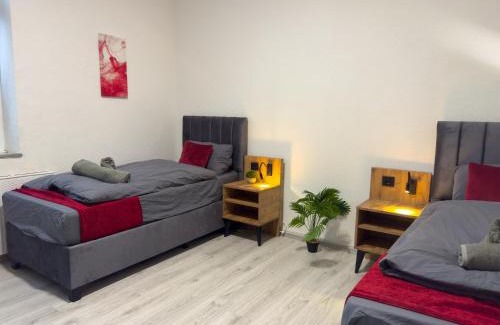 Oberhausen Apartment | Serviceroom24 - Apartment 1 in Oberhausen WLAN - Smart-TV - 24-7 Check-in und Küche