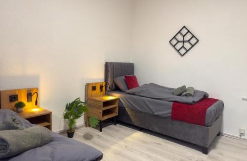 Oberhausen Apartment | Serviceroom24 - Apartment 1 in Oberhausen WLAN - Smart-TV - 24-7 Check-in und Küche