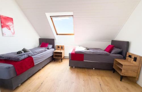 Oberhausen Apartment | Serviceroom24 - Apartment 3 in Oberhausen WLAN - Smart-TV - 24-7 Check-in und Küche