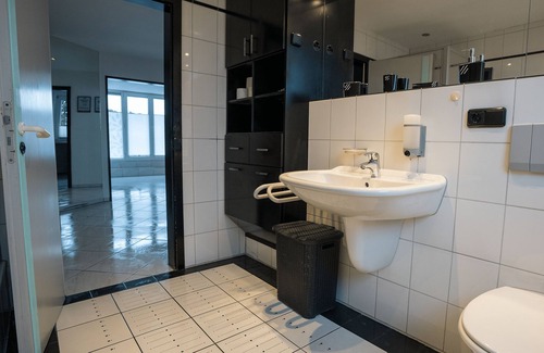 Alt-Rentfort Apartment | Serviceroom24 - Space in Gladbeck WLAN - Smart-TV - 24-7 check-in and kitchen