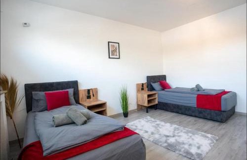 Oberhausen Apartment | Serviceroom24 - Space in Oberhausen WLAN - Smart-TV - 24-7 Check-in und Küche