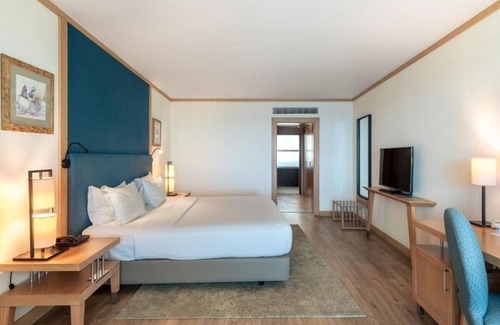 Santiago Hotel | Sesimbra Oceanfront Hotel | Ocean View Premium Deluxe | Balcony | Pools