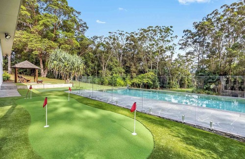 Diddillibah House | Set amongst serene bushland with easy access to the Maroochy river.
