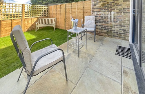 Felpham Cottage | Set in a tranquil location with a balcony overlooking the fields and countryside.
