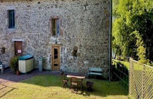 Saint-Denis-le-Gast Cottage | Set in the Normandy countryside, with many tourist attractions within 30 minutes