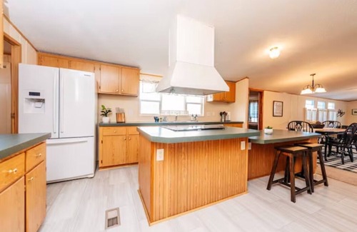 Houston County House | Set up for Crews- 10 beds, 5 bedrooms, 3 full bath