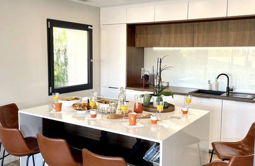 Sete Villa | SETE SUPERB CONTEMPORARY VILLA, POOL AND POND VIEW