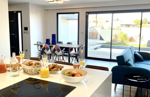 Sete Villa | SETE SUPERB CONTEMPORARY VILLA, POOL AND POND VIEW