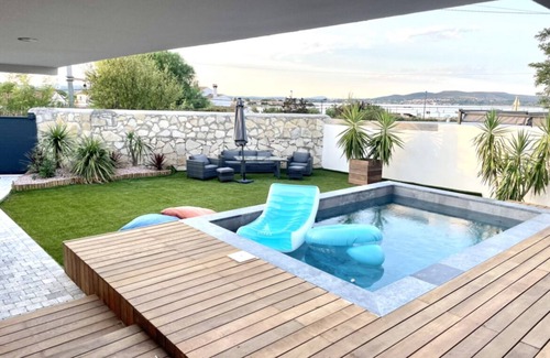 Sete Villa | SETE SUPERB CONTEMPORARY VILLA, POOL AND POND VIEW