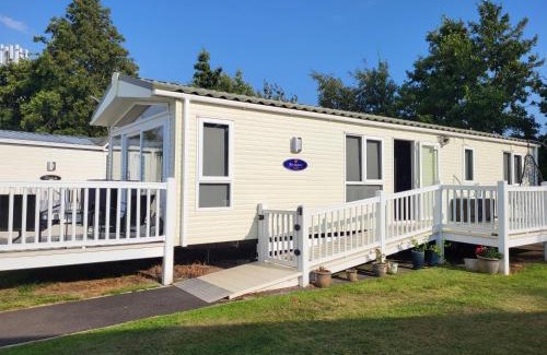 Prestonpans Resort | Seton Sands Holiday Village 2 Bedroom En-Suite Caravan with Bath