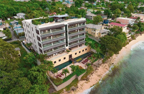 Prospect Apartment | Settle into oceanfront luxury - Portico 3
