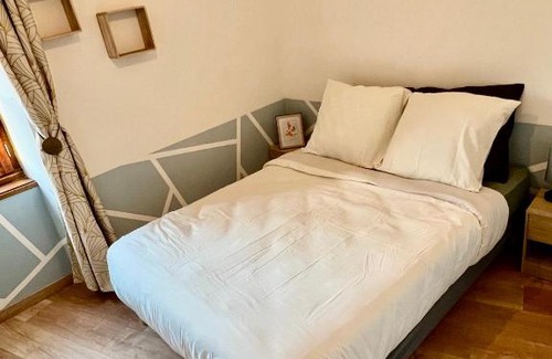 Saint-Vincent-de-Barres Apartment | Seven Keys - La cour du Barres