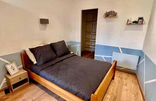 Saint-Vincent-de-Barres Apartment | Seven Keys - La cour du Barres