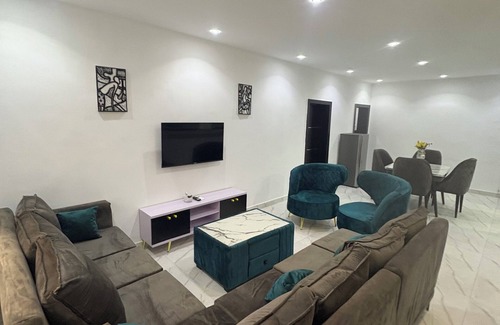 Lekki Phase 1 Apartment | Seven Kings Luxury Apartments in superb Lekki Phase 1 with WiFi, AC