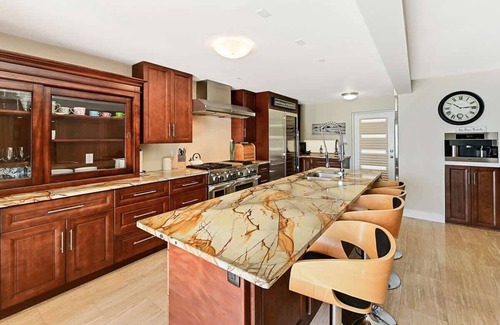 Northwest Point Condo | Seven Mile View#2 - 2 BR Oceanfront Condo & Pool