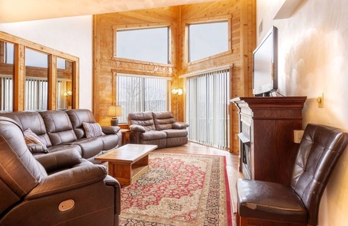 Seven Springs Condo | Seven Springs Stoneridge 3 BR + Loft Standard Condo, Pet Friendly! by RedAwning - Save 10% on 3 Nights, 15% on 5 Nights!