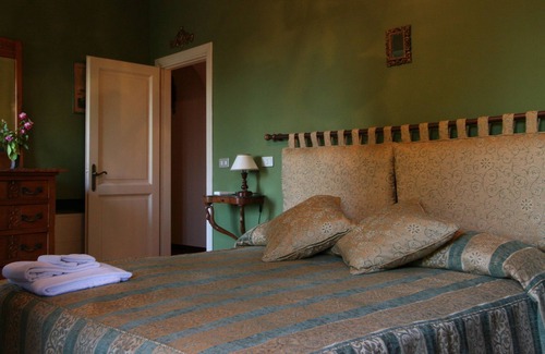 Impruneta House | Seventeenth Century Villa 4 Miles Away from Downtown Florence! Pool, A/C, WiFi