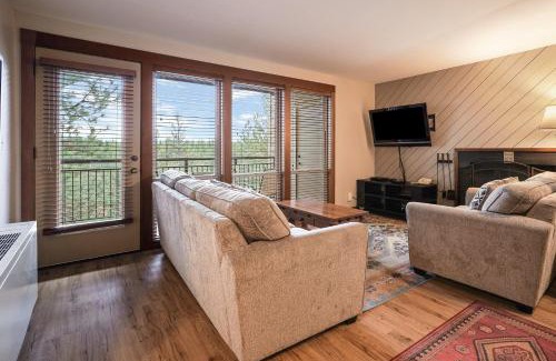 Bend House | Seventh Mountain 1123