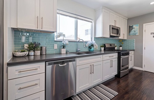 Oakland House | Sf City Ocean View. Free parking inside the compound. 15 min beach Drive