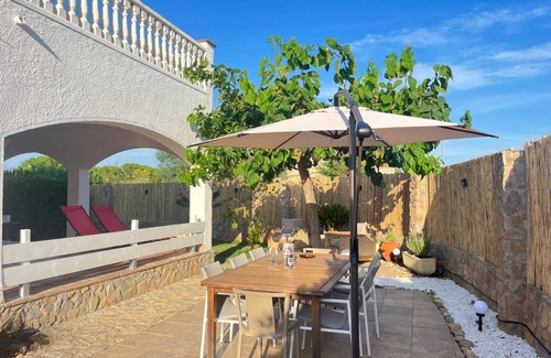 Torroella de Fluvia Villa | Sfeervolle Ruime Villa met Privé Zwembad Dichtbij St Pere Pescador en L'escala!