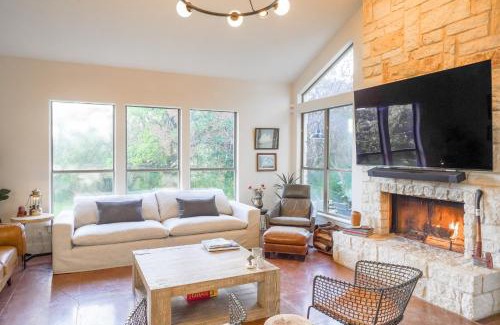 Apache Shores House | Shaded Getaway with BBQ and Fire Pit in Austin!
