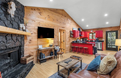 Sautee Nacoochee Cabin | Shadows Nest - Unique, Modern Rustic Design Holiday Home