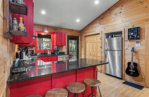 Sautee Nacoochee Cabin | Shadows Nest - Unique, Modern Rustic Design Holiday Home