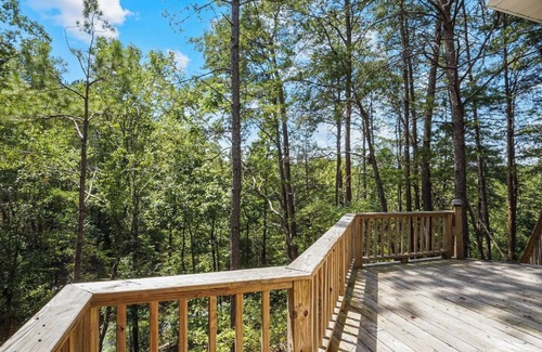 Sylacauga Cottage | Shady Creek Cabin on Lay Lake @ Peckerwood Creek!