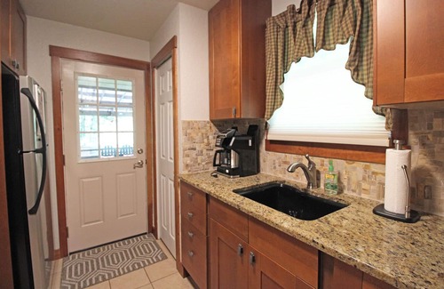 Almond House | Shady Forest Cove- Cottage near Tsali Biking Trails