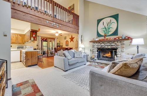 Pocono Lake House | SHADY LEAF LODGE-Family Friendly Getaway - Arrowhead Lake, Poconos