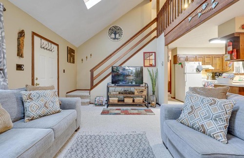 Pocono Lake House | SHADY LEAF LODGE-Family Friendly Getaway - Arrowhead Lake, Poconos