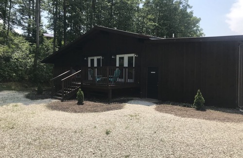 Pine Ridge Cabin | Shady Oaks Cabin 4 in Red River Gorge Pet Friendly Hi Speed Internet 🛜