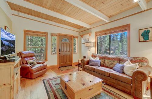 Country Club Estates House | Shady Pines Pets Hot tub