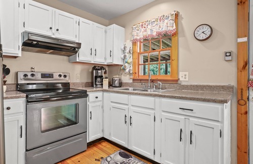 Piney Island House | Shady Side - Water access, screened porch!