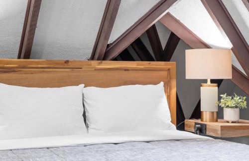 Shadyside Apartment | Shadyside, Pittsburgh, Modern and Unique 1 Bedroom Unit6 with Free Parking
