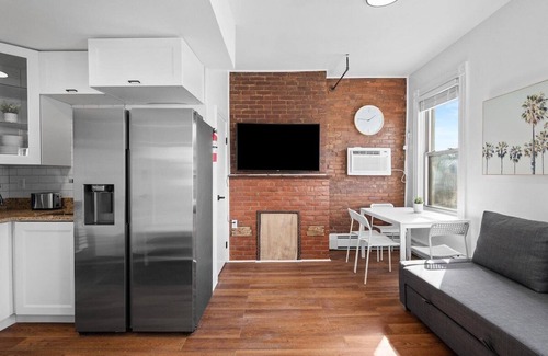 Shadyside Apartment | Shadyside/Pittsburgh, Modern & Bright 1 Bedroom with Free Parking