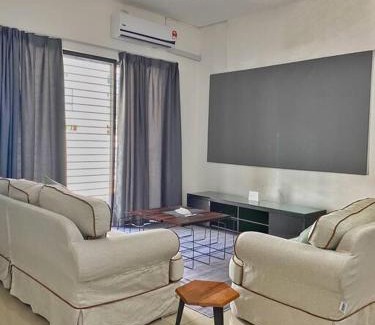 Shah Alam Villa | Shah Alam Setia Alam SCCC 3 Storey Semi D 13 Pax