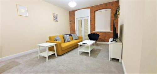 Northampton Apartment | Shakespeare Views - Modern Northampton Apartment