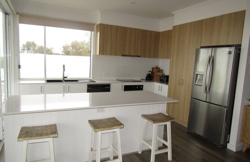 Minlacowie House | Shane's Shack - Absolute beachfront! Panoramic sea views! Free WiFi!