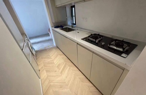 Changning Apartment | Shanghai 2Br flat with garden& floor heating nr line2/11 Jing an temple
