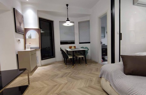Changning Apartment | Shanghai 2Br flat with garden& floor heating nr line2/11 Jing an temple