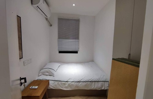 Changning Apartment | Shanghai 2Br flat with garden& floor heating nr line2/11 Jing an temple
