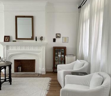 Xuhui Apartment | Shanghai Hills& Art Suite 17 - Near Line 1, 10 & 12 South Shanxi Road Metro
