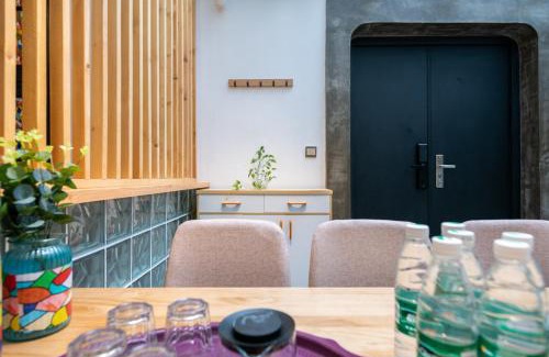 Minhang Apartment | Shanghai Hills&XING 132 Family Homestay with 2 Bedrooms Near Mid Huaihai Rd and Metro Line 1&14
