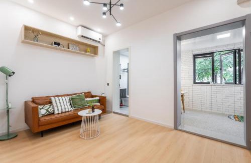 Downtown Shanghai Apartment | Shanghai Hills&XING 1885 Family Homestay Near Line2 & Line12 West Nanjing Road