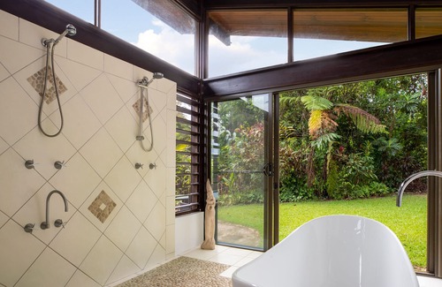Whyanbeel House | Shangri-La - Stunning mountain views