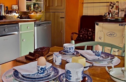 Labasheeda House | Shannon View 3-Bed Farm House with Private Parking