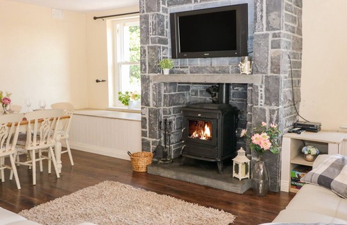 Dromineer House | SHANNONVALE COTTAGE, family friendly in Nenagh, County Tipperary