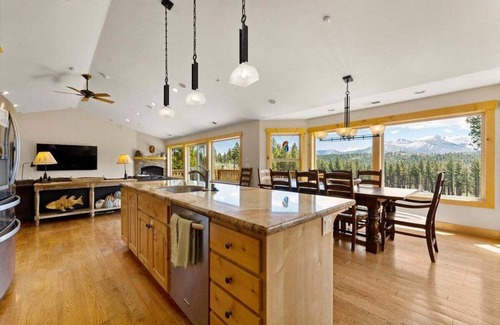 South Lake Tahoe House | Shaquinaw – Unmatched Mountain Views in Lake Tahoe