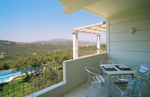 Darmarochori Villa | Shared Pool Apartment with Comfort